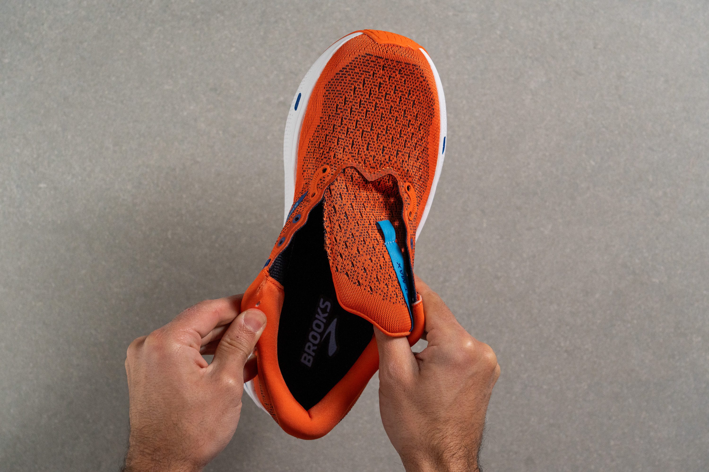 Brooks Ghost Max Tongue: gusset type